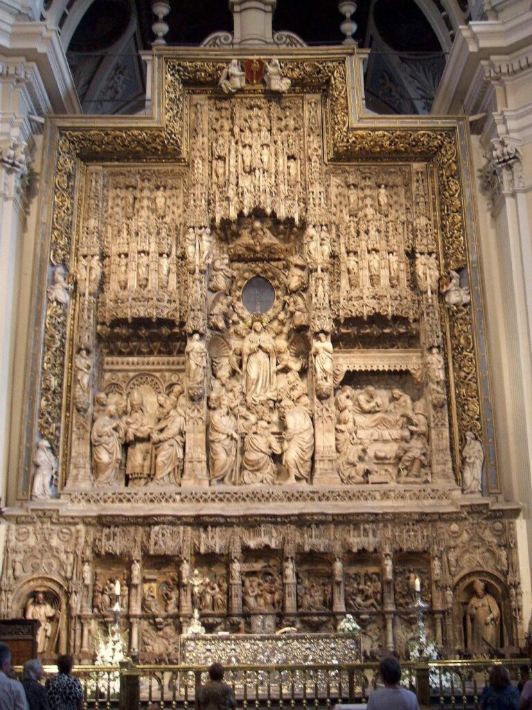 Basilica del Pilar in Zaragoza on the banks of the Ebro river